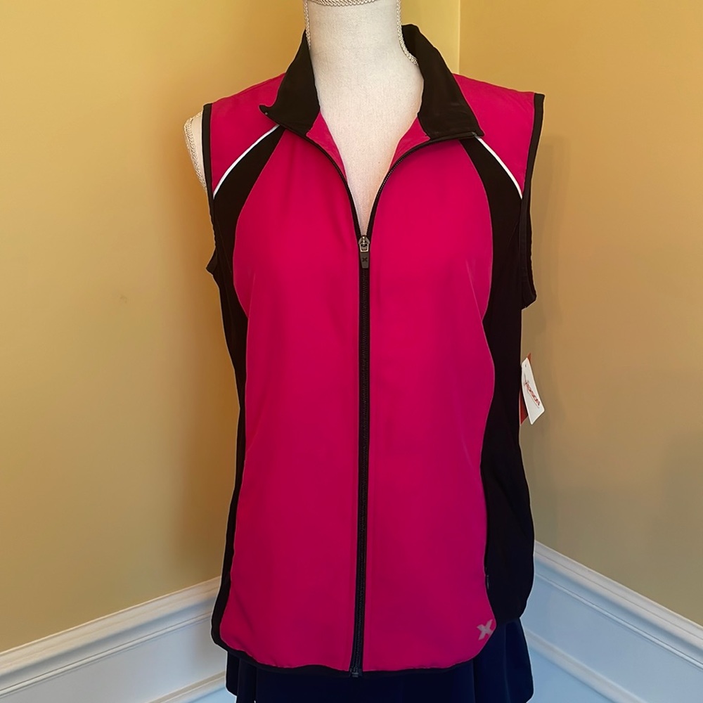 NWT Womenswear Xersion Pink & Black Sleeveless Zip Up Fitness Gym Top.
